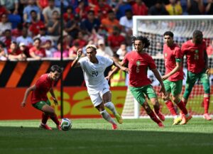 ودية المغرب والنرويج: “أسود الأطلس” بين تألق البداية وقلق “التغييرات”